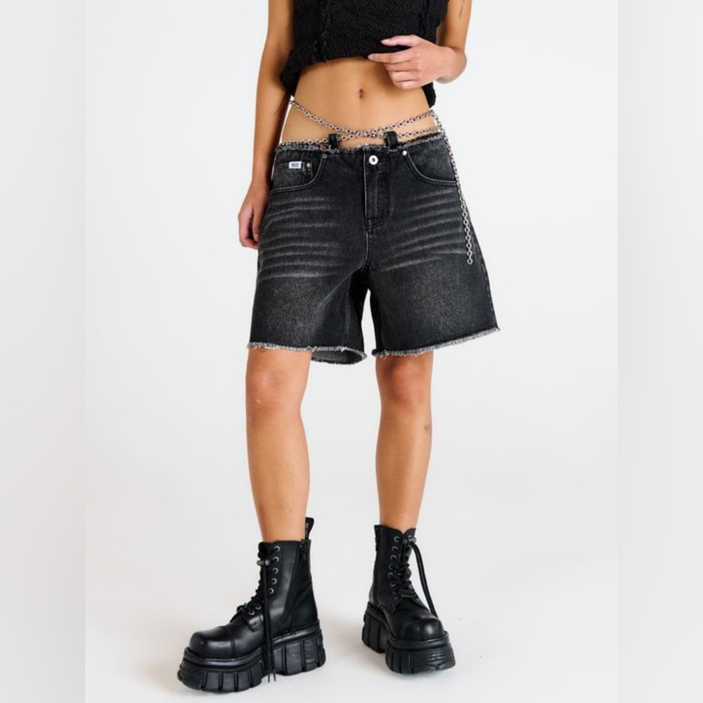 NWT The Ragged Priest Urban Outfitters Chain Waist Dad Shorts Charcoal Size 28